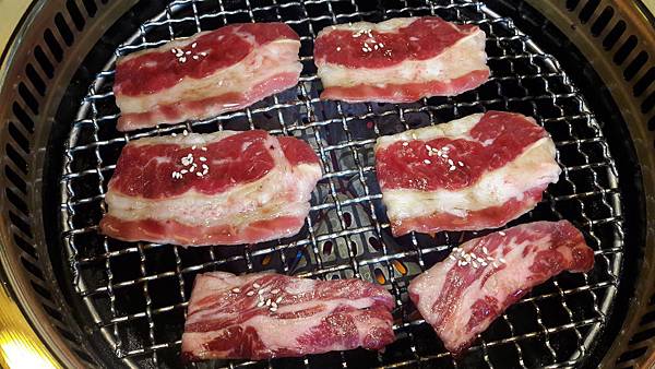 【台中西屯】茶六燒肉堂-輕井澤新品牌，燒肉火鍋精緻吃，一次滿足兩種需求！