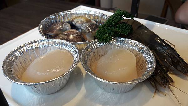 【台中西屯】茶六燒肉堂-輕井澤新品牌，燒肉火鍋精緻吃，一次滿足兩種需求！