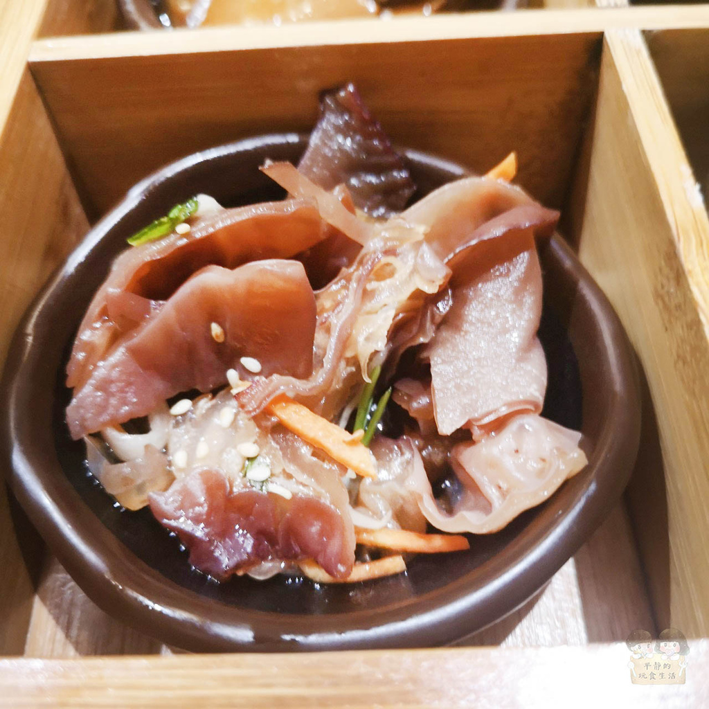 台中西區 吃光食堂 鄰近台中教育大學復古日式定食餐廳 結合電影院與精緻六宮格小菜 怎麼吃都很對味 平靜的玩食生活 台中西區 吃光食堂 鄰近台中教育大學復古日式定食餐廳 結合電影院與精緻六宮格小菜 怎麼吃都很對味 平靜的玩食生活