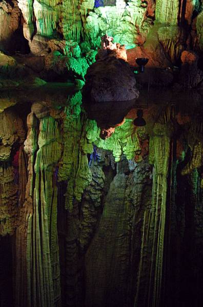 銀子岩─ 瑤池仙境