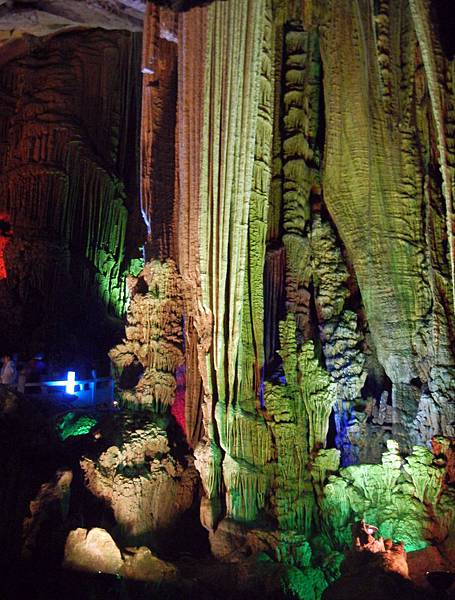 銀子岩─ 瑤池仙境