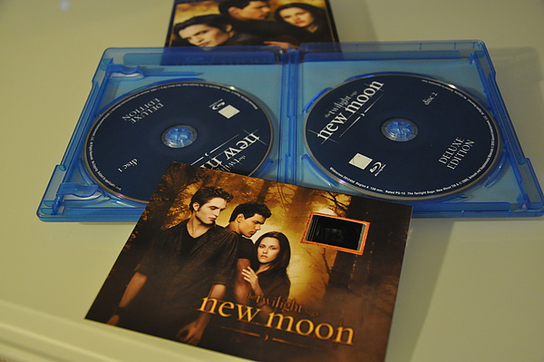 The Twilight Saga: New Moon Blu-ray (Two-Disc Deluxe Edition)