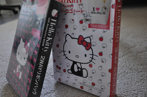 超可愛~ Hello Kitty 35th Anniversary BOOK (-＞ω＜-)♪