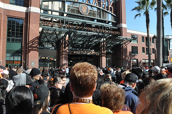 SF Giants Free Snuggie Night 人超多! (*・Д・)★