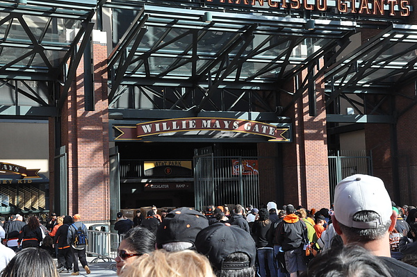 SF Giants Free Snuggie Night 人超多! (*・Д・)★