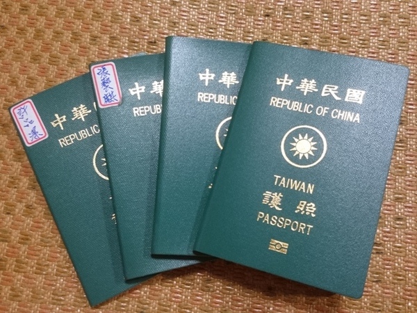 東京親子自由行前準備-幫小航拍大頭照辦護照(自拍寶寶大頭照)