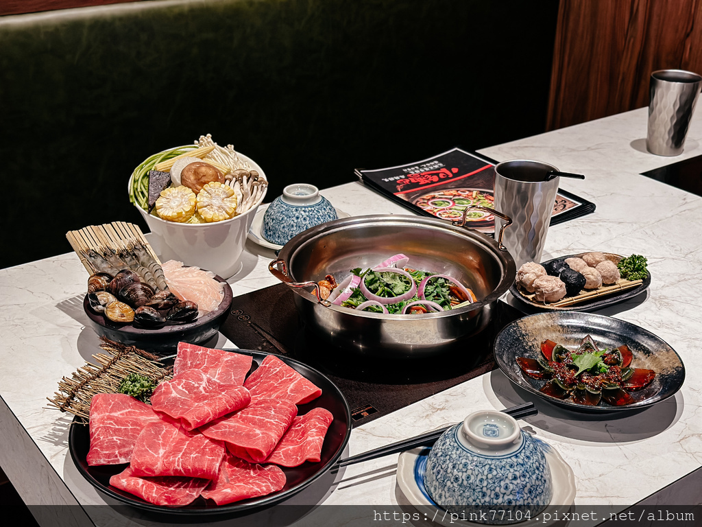 <食記>新莊美食推薦！正宗港式麻辣雞煲港式火鍋-粵榕庄港式麻