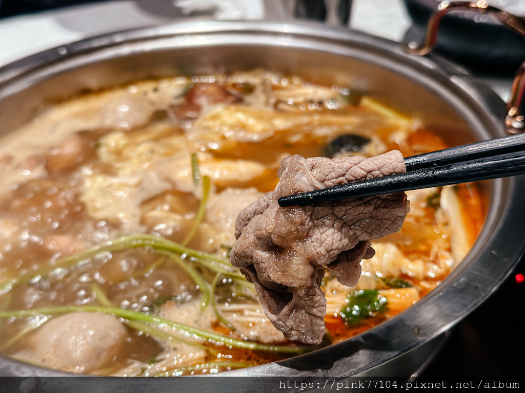 <食記>新莊美食推薦！正宗港式麻辣雞煲港式火鍋-粵榕庄港式麻