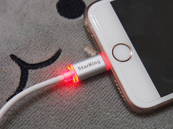 【生活/3C】受夠了IOS的挑線問題?選用蘋果認證的《StarKing Apple LED 智慧型充電傳輸線 1.2M》就對了!