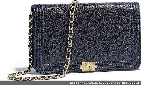 boy-chanel-wallet-on-chain-navy-blue-grained-calfskin-gold-tone-metal-packshot-default-a80287y836215b326-8805020631070.jpg