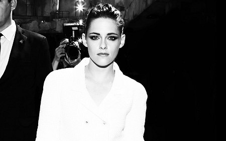 Kristen 出席巴黎時裝週「The Chanel Fall Couture Show」 -20130702 (10).jpg