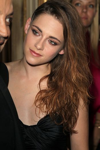 Kristen 出席巴黎時裝週「Zuhair Murad Fashion Show」 -20130704 (17).jpg