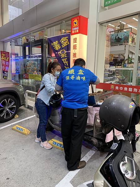 [食記] 三民 鐵盒保哥滷味 水族館前神秘餐車滷味