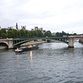 距離聖母院很近的Pont Notre-Dame。