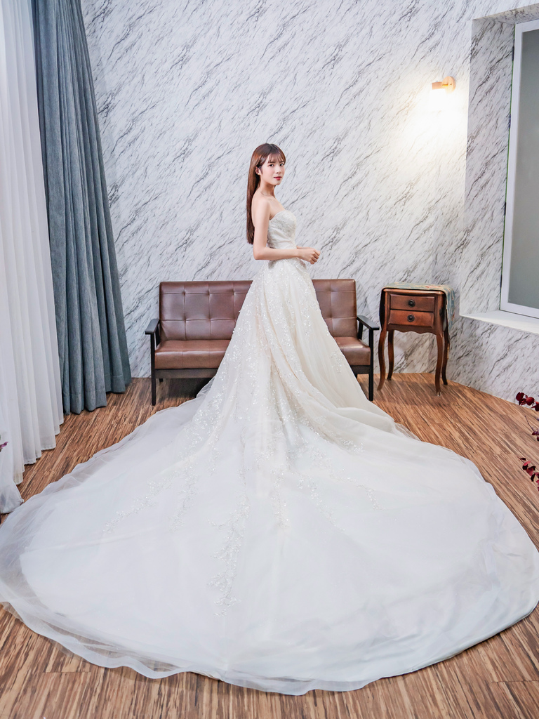 婚紗試穿│台南凱驛莎 KAISHA│一件婚紗就能讓你成為紅毯