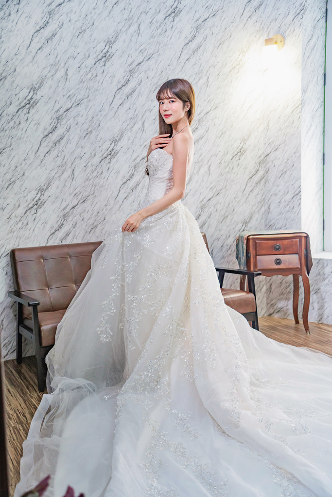 婚紗試穿│台南凱驛莎 KAISHA│一件婚紗就能讓你成為紅毯