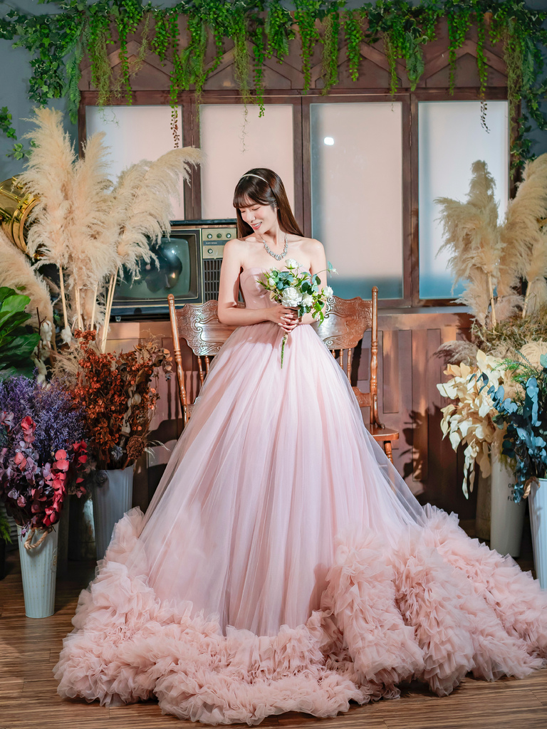 婚紗試穿│台南凱驛莎 KAISHA│一件婚紗就能讓你成為紅毯