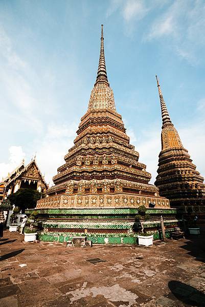 <旅遊>~~曼谷好吃好玩好住大分享:臥佛寺 /玉佛寺 /水上