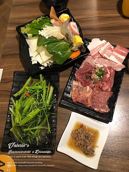 套餐的肉盤和空心菜.jpg