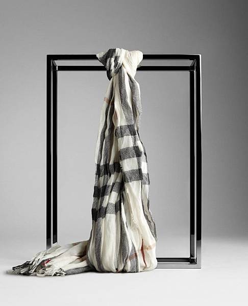 burberry-giant-check-crinkled-scarf-35311031_001-1.jpg