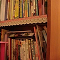 放很少書的書櫃