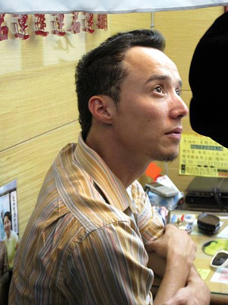 艾比體驗算命文化，看手面相