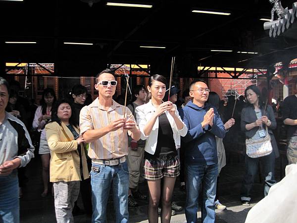 艾比、林若亞、導演何蔚庭共同祈福電影大賣