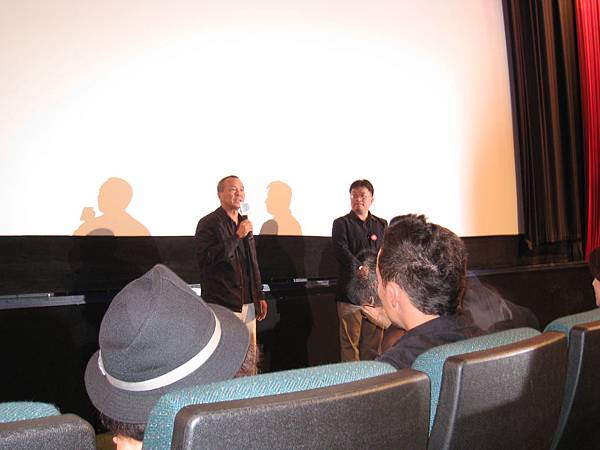 首映在資深影評人聞天祥與侯導的介紹下開始