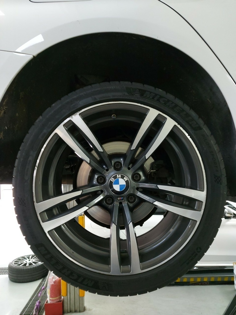 BMW  2014 F30 328  10.jpg
