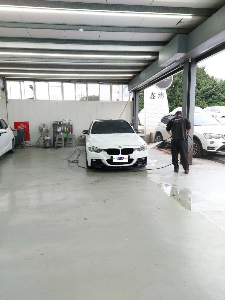 BMW 2014 F30 328 02.jpg