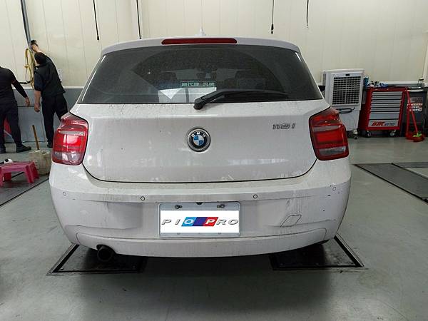 一、前言：  BMW 116i 是雙北地區常見的BMW 小車之一 ，1.6 卻享有 136 HP的動力 ，相當適合在市區穿梭 。便宜、方便、嬌小是這款車的最大特色 。今日 116i車主因為網路看到了我們許多的維修保養案例，覺得我們相當不錯，所以特別和我們預約保養。