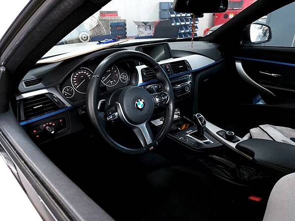 BMW 420i 小保養+電瓶更換+碟盤來令更換