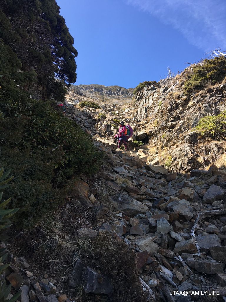 103-01.jpg 103-01.jpg