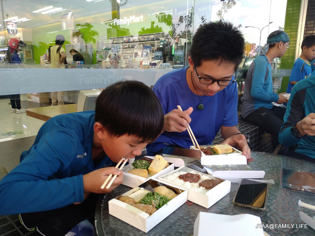 99-557.JPG 99-557.JPG