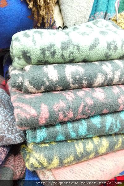 P1310134  豹紋圍巾(綠、米、粉、藍、黃5色) 訂價1080