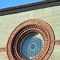 教堂正門的圓窗