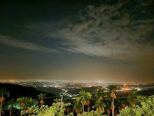 雲林古坑華南夜景餐廳推薦  係真吔LOVE咖啡休閒景觀餐廳 