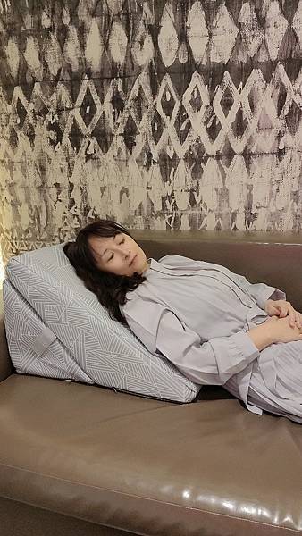 日本旭川 健康睡眠專家  人體工學多功能美背墊  5  IN