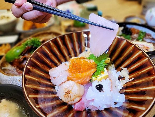 隱身台中巷弄住宅區的必吃美食 禾山日本料理  豪華豐盛的海鮮
