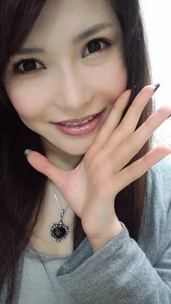 多桌遊戲是集百家樂、牌九、龍虎、輪盤、骰寶、三公多種遊戲於一起，玩家可以同時選擇多種遊戲中任意1-3桌遊戲進行下注，大大的增加遊戲的速度與快感。