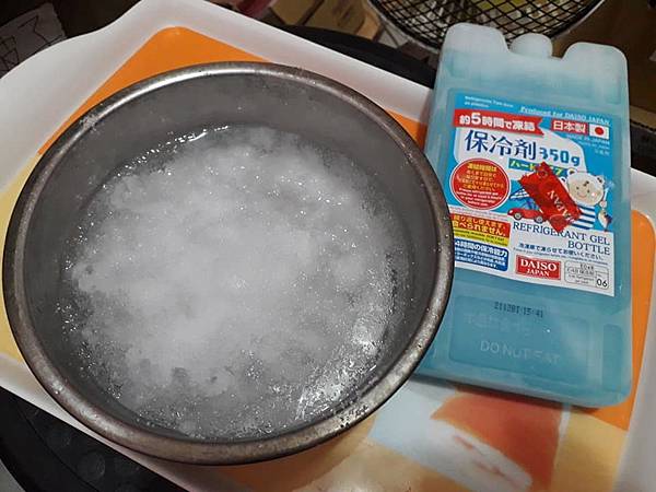 冷氣壞了用冰塊+鹽巴+電風扇_1.jpg 冷氣壞了用冰塊+鹽巴+電風扇_1.jpg
