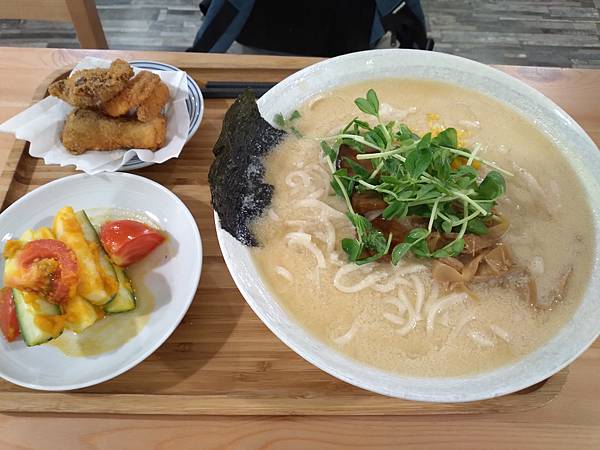 [新店食記]原粹蔬食作：讚岐咖哩烏龍麵+味噌天婦羅拉麵+部分