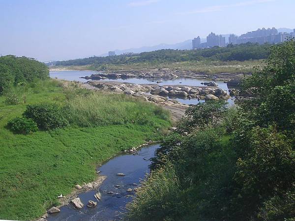 橋畔風景01.JPG