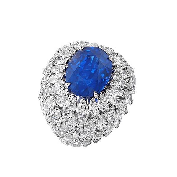 PIAGET 《Wings of Light-璀璨朝露》藍寶石及鑽石頂級珠寶戒指,建議售價NT$24,400,000_G34HT354 PIAGET 《Wings of Light-璀璨朝露》藍寶石及鑽石頂級珠寶戒指,建議售價NT$24,400,000_G34HT354