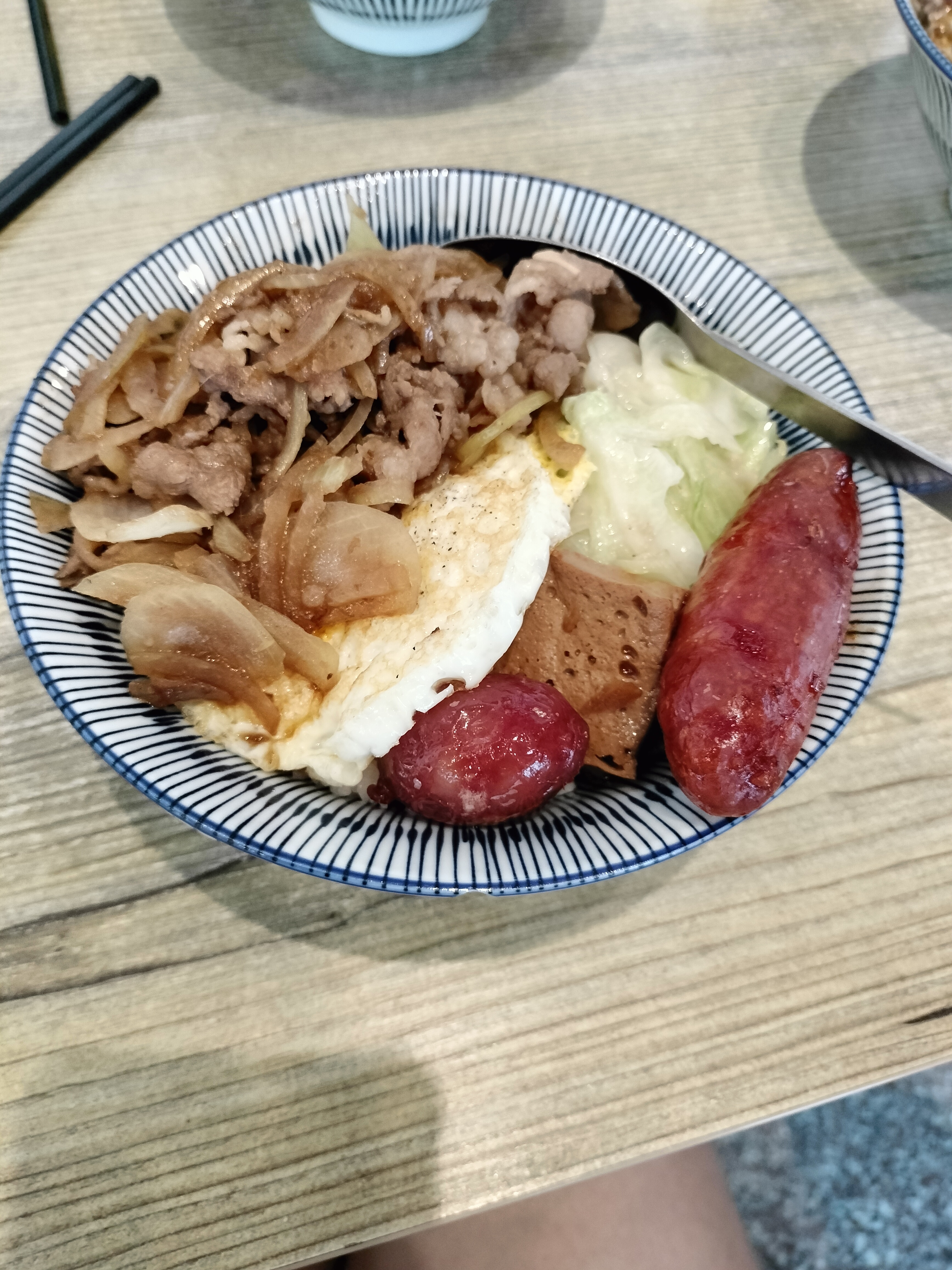 [大肚美食]- 現點現做的熱騰騰美味丼飯~春風稻鐵板燒丼飯~