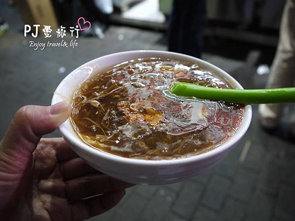 【香港 旅遊】廟街夜市 體驗在地夜生活。晚上逛街 吃美食好去