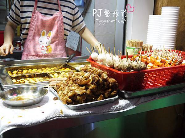 【香港 旅遊】廟街夜市 體驗在地夜生活。晚上逛街 吃美食好去