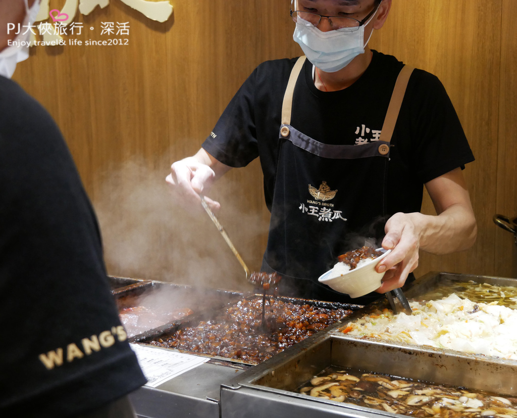 台北龍山寺必吃華西街小王煮瓜米其林必比登滷肉飯