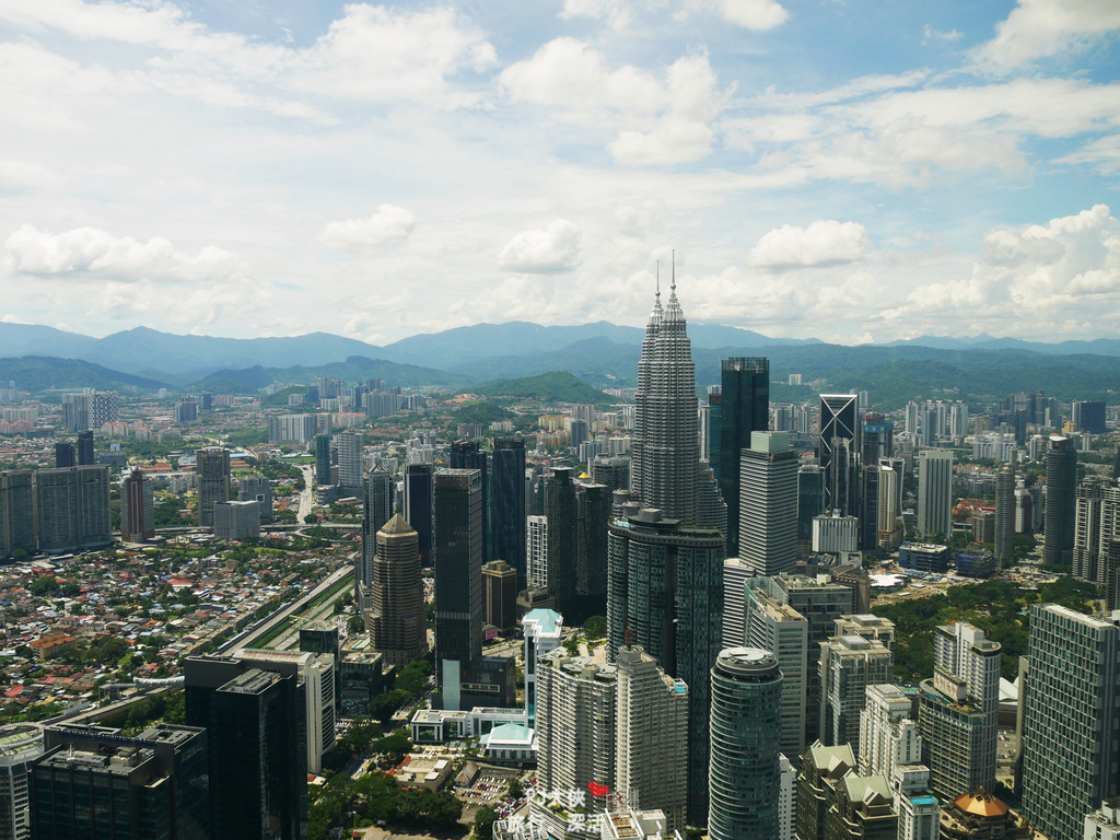 馬來西亞自由行吉隆坡旅遊景點必吃吉隆坡塔旋轉餐廳Atmosphere360自助百匯吃到飽美食必吃推薦