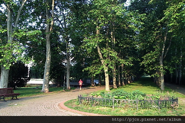 Letna Park-園景-慢跑者1.JPG Letna Park-園景-慢跑者1.JPG